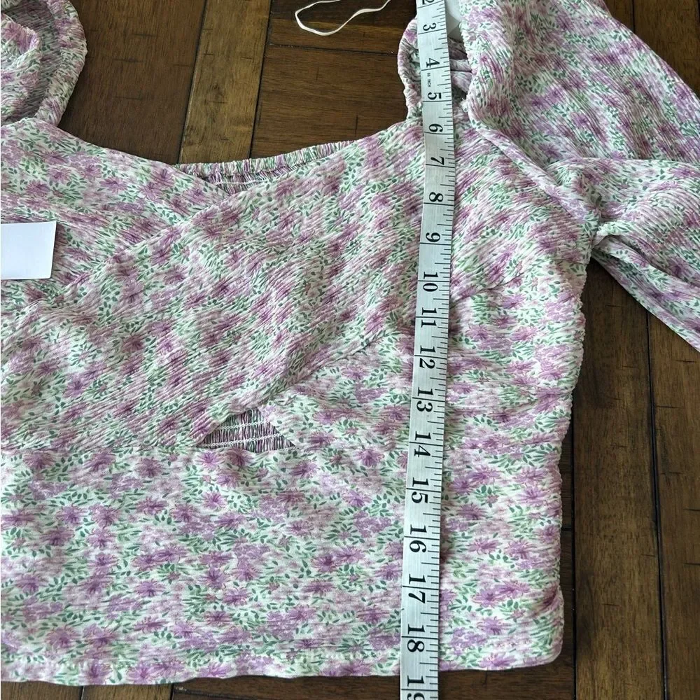 ASTR Crop Top Size XL Lavender Ditsy Plisse Floral Print  Puff Sleeve Cutout Top